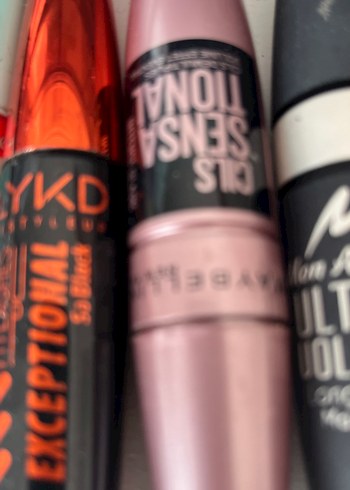 Siyah maskara maybelin
Lkdy
Les Marla
Lkdy - Görsel 4