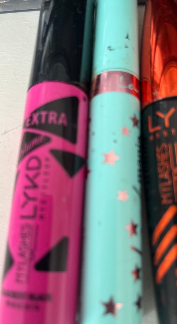 Siyah maskara maybelin
Lkdy
Les Marla
Lkdy - Görsel 3