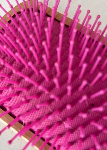 Ahşap Saplı Pembe Saç Fırçası - Görsel 3