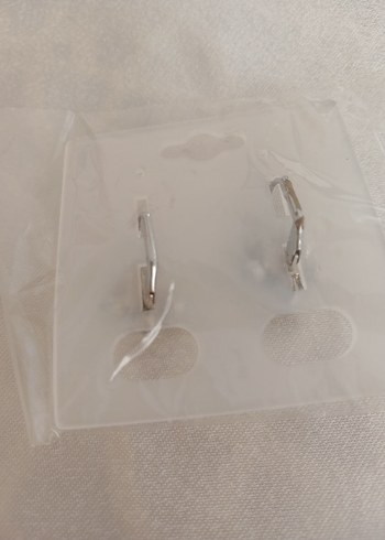 Mini Beyaz Çiçekli Payetli Kadın Küpeler - Görsel 2