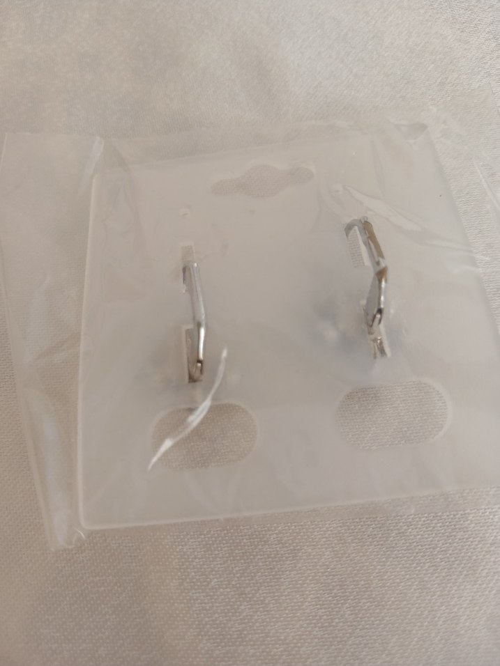 Mini Beyaz Çiçekli Payetli Kadın Küpeler - Görsel 2