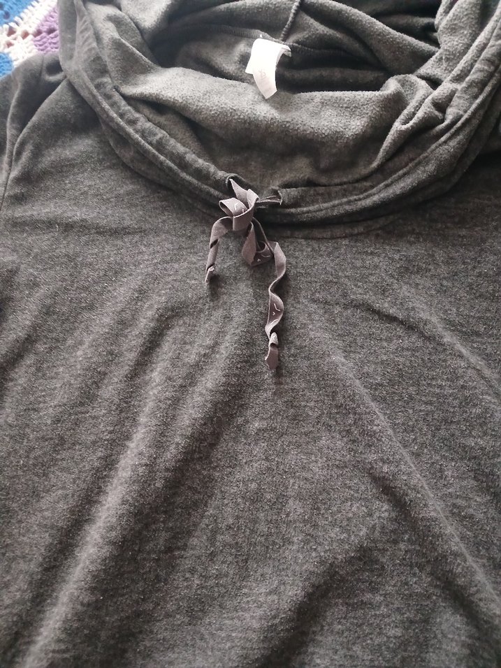 Boğazlı ve kapüşonlu sweatshirt - Görsel 4