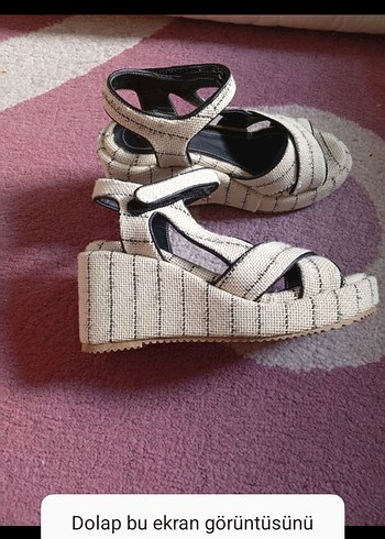 Tokalı Zebra Desenli Kadın Dolgu Topuk Sandalet - Görsel 3