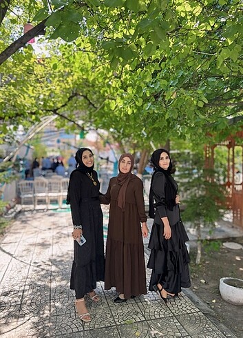 Alt kısmı fırfırlı siyah
