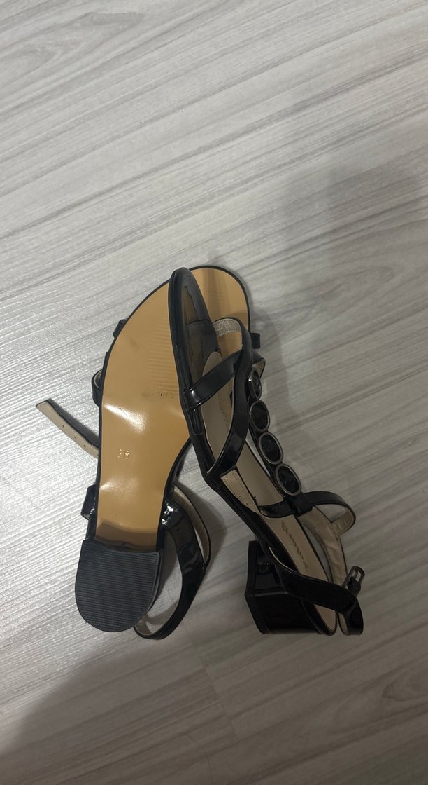 Siyah Parlak Tokalı İnce Topuklu Kadın Ayakkabı - Görsel 3