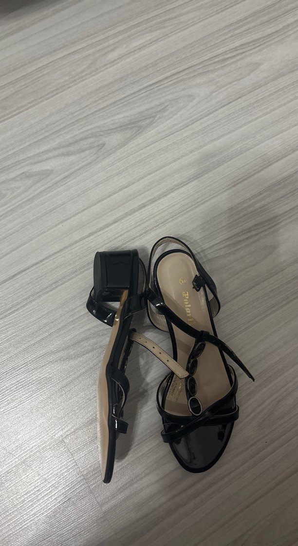 Siyah Parlak Tokalı İnce Topuklu Kadın Ayakkabı - Görsel 2