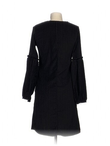 m Beden PreLoved Kısa Elbise %70 İndirimli.