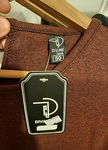 Yeni etiketli elbise düğmeli bordo