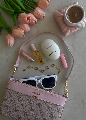 GUESS PEMBE