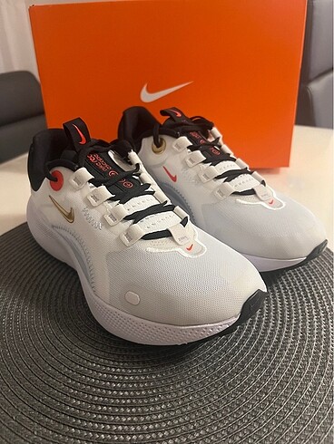 Nike React Escape Run Road