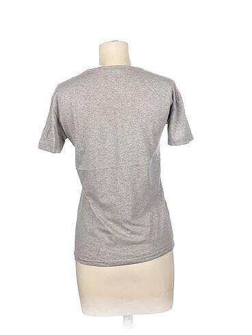 s Beden PreLoved T-shirt %70 İndirimli.