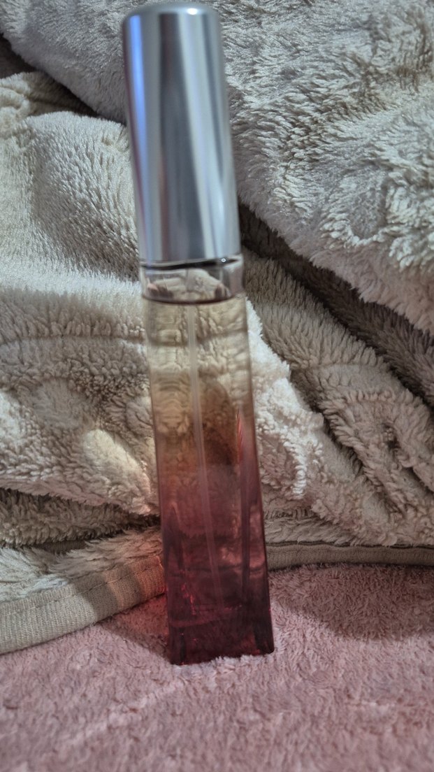 Avon surrender kadın parfümü - Görsel 2