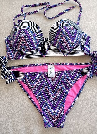 Pierre Cardin bikini vücudu sarıyor destekli 
