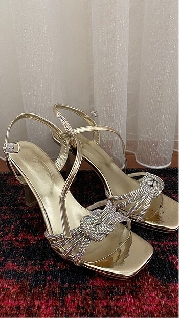 Zara GOLD TAŞLI TOPUKLU AYAKKABI