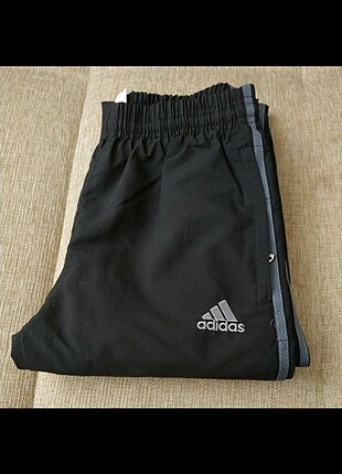 11-12 Yaş Beden Adidas marka çocuk eşofman
