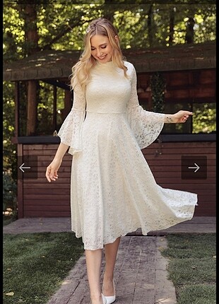 Kolları volanli nikah elbisesi
