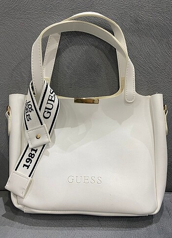 Beyaz minik çantalı Guess çanta