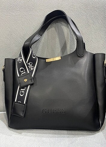 Siyah minik çantalı Guess çanta