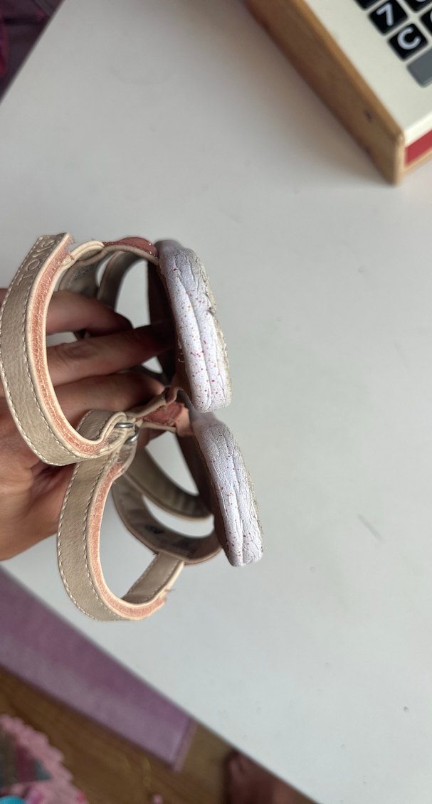 Kahverengi Parlak Tokalı Kız Terliği - Görsel 4