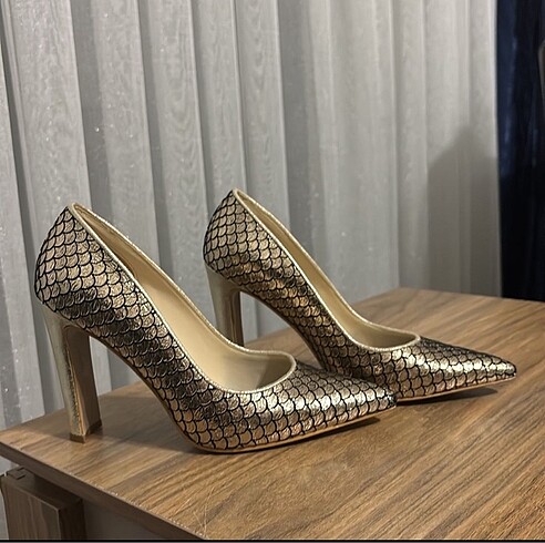 kalın topuklu gold stiletto
