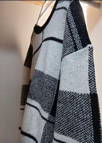 Kadın Gri Ekose Desenli Yün Kazak - Görsel 4