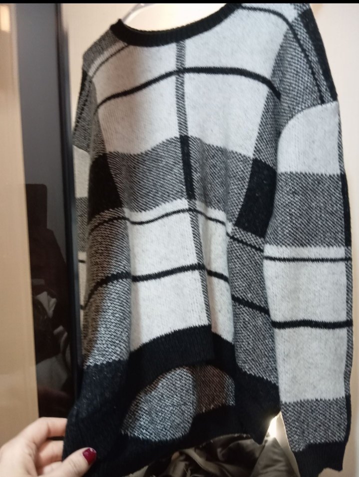 Kadın Gri Ekose Desenli Yün Kazak - Görsel 5