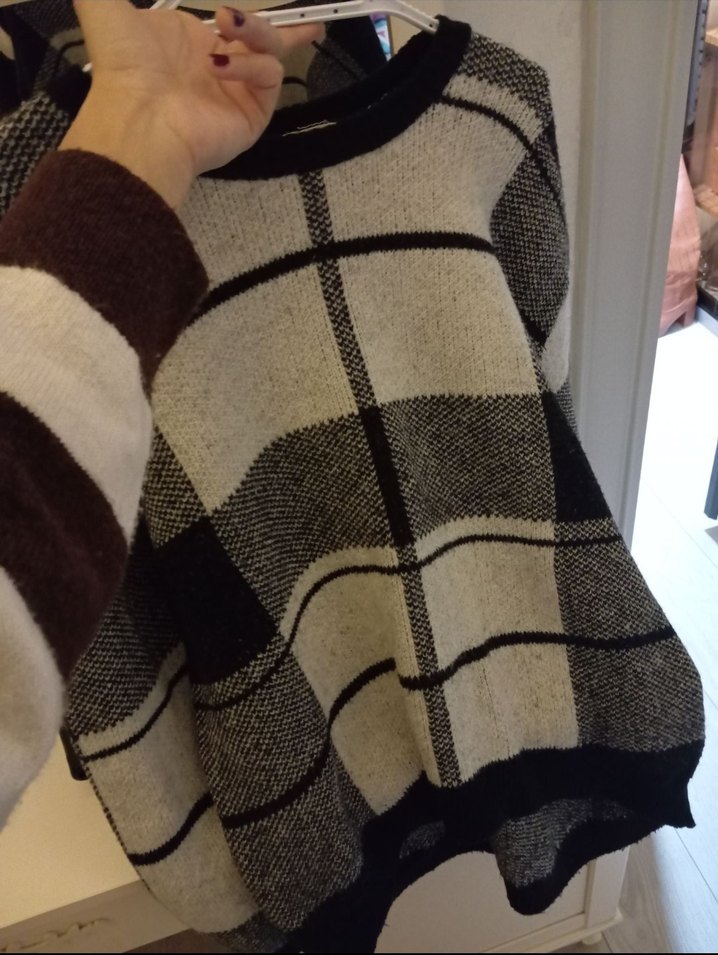 Kadın Gri Ekose Desenli Yün Kazak - Görsel 2