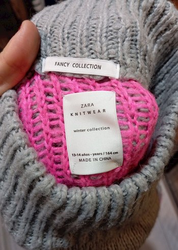 Zara Zara triko kazak.13/14 yas yazıyor ama s/M bedene uygun.