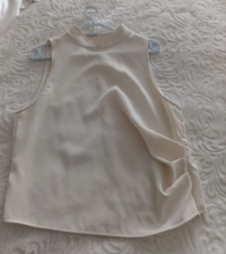 Beyaz Yüksek Yakalı Kolsuz Kadın bluz - Görsel 5