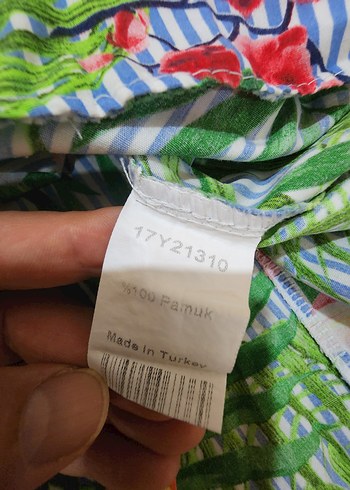 s Beden çeşitli Renk Renkli Çiçek Desenli V Yaka Kolsuz Bluzu