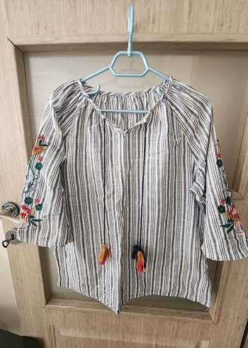 Nakışlı, püsküllü, kısa uzun kollu bohem bluz