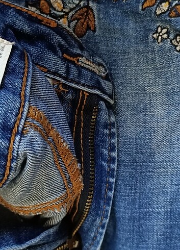 Stradivarius Kot pantolon işlemeli