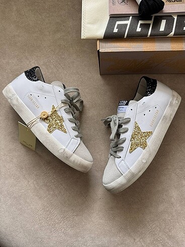 Golden Goose Deluxe Sneaker