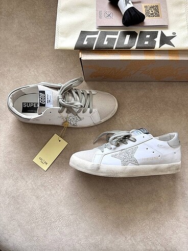 Golden Goose Deluxe Sneaker