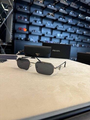 Beden yeşil Renk Prada gözlük sunglasses