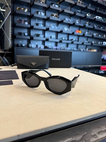 Prada gözlük