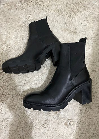 Zara Siyah Topuklu Bot - Görsel 3