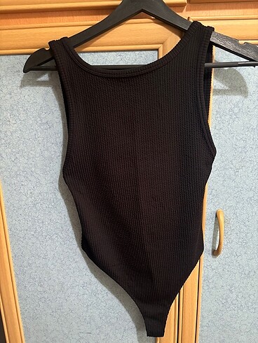 Bershka sırt dekolteli body