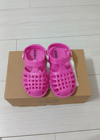 Kız Çocuk Pembe Tokalı Kauçuk Sandalet