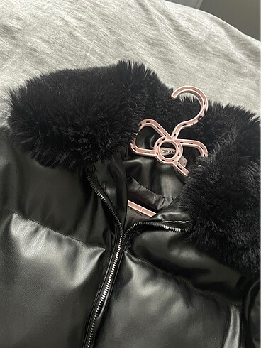 Siyah kürklü deri mont - Görsel 3