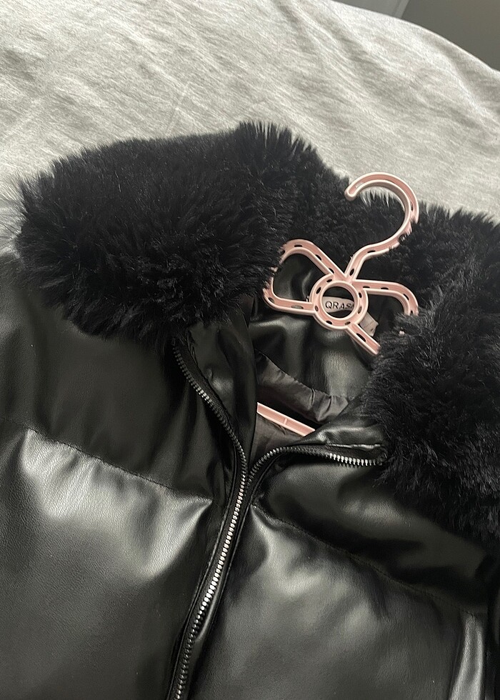 Siyah kürklü deri mont - Görsel 3