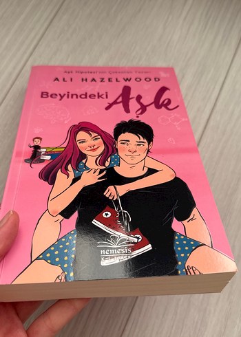  Beden Renk Beyindeki Aşk - Ali Hazelwood