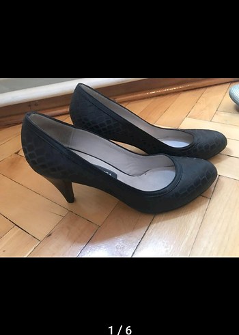Siyah Yılan Desenli Stiletto