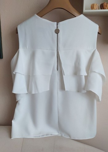 Beyaz Kolsuz Fırfırlı Kadın Bluz - Görsel 3