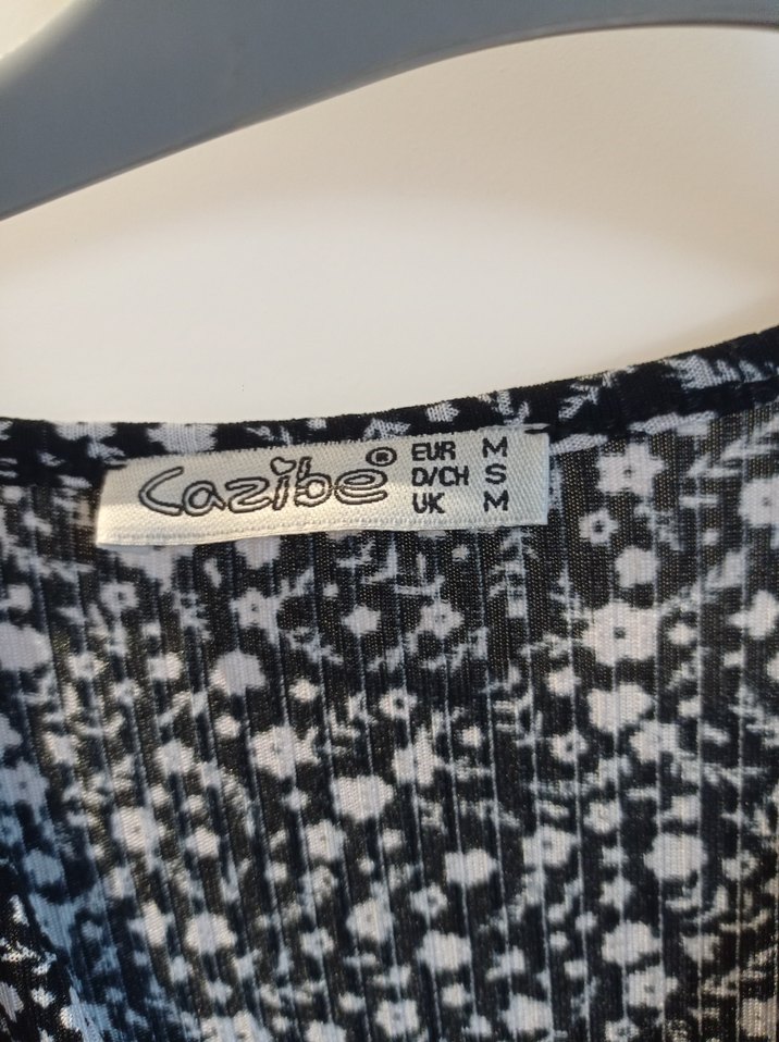 V Yaka Desenli Kadın elbisePiliseli, Siyah - Görsel 5