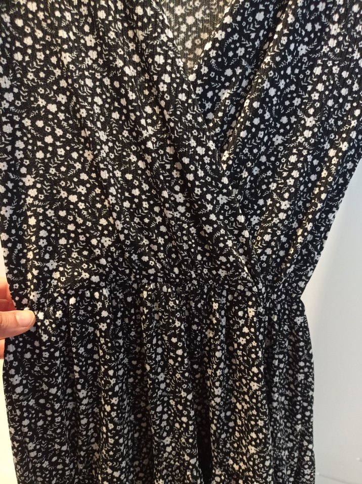 V Yaka Desenli Kadın elbisePiliseli, Siyah - Görsel 3