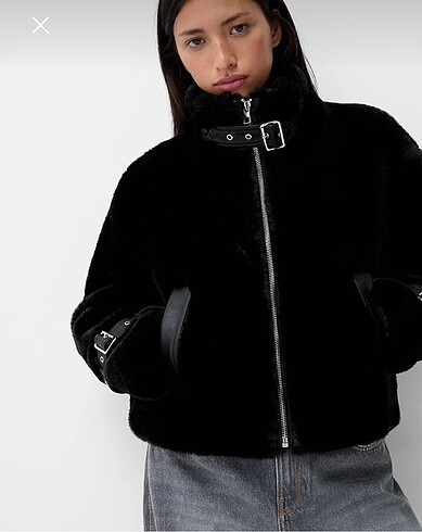 xs Beden siyah Renk Bershka siyah kürk