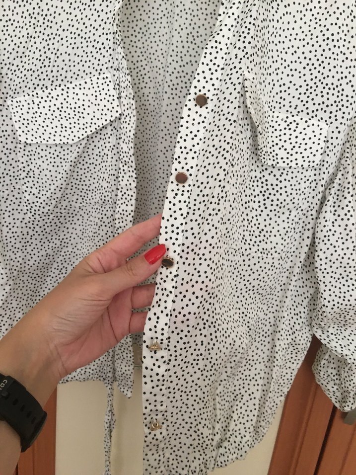 Kadın Beyaz Gri Batik Desenli Düğmeli Gömlek - Görsel 3