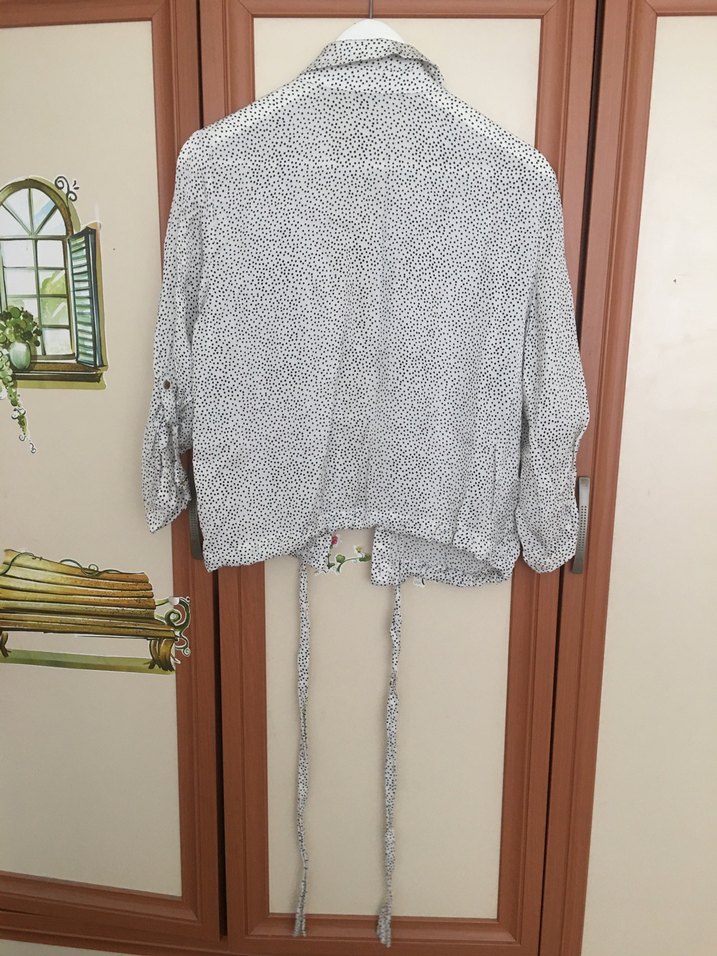 Kadın Beyaz Gri Batik Desenli Düğmeli Gömlek - Görsel 5