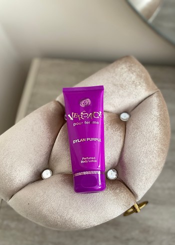  Beden VERSACE DYLAN PURPLE BODY LOTION 200 ML